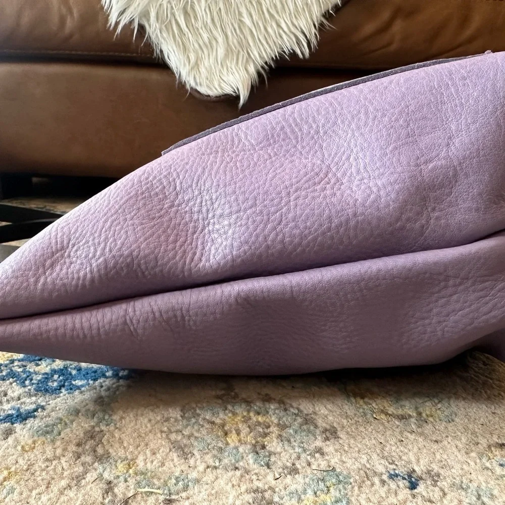 NEW ๐ฆ Portland Leather Large Wisteria Zip Tote - Picture 4 of 16
